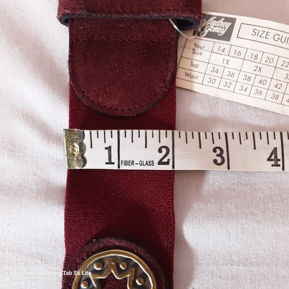 Vintage Audrey Jones Womens Suede Ends Elastic Belt 2X Waist BrassTone Conchos - Picture 10 of 10